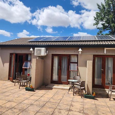 Dilisca Guesthouse ダーバンヴィル エクステリア 写真
