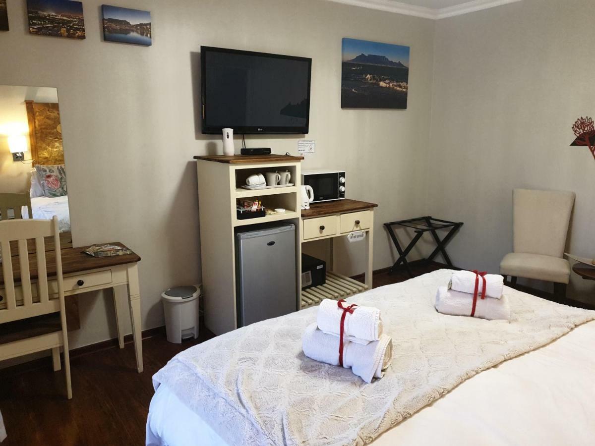Dilisca Guesthouse ダーバンヴィル エクステリア 写真