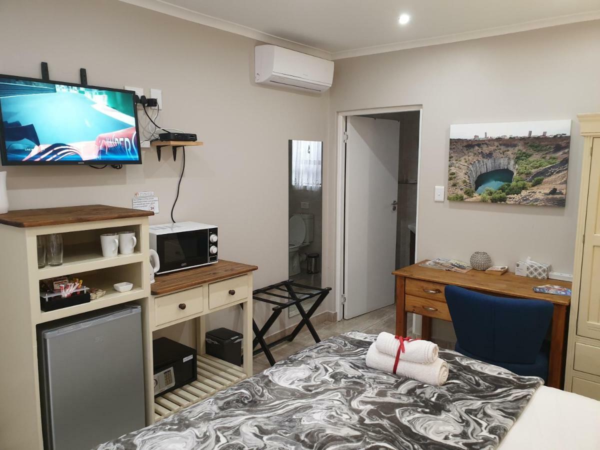 Dilisca Guesthouse ダーバンヴィル エクステリア 写真
