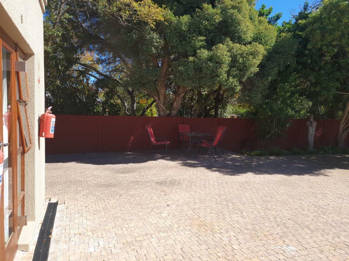Dilisca Guesthouse ダーバンヴィル エクステリア 写真